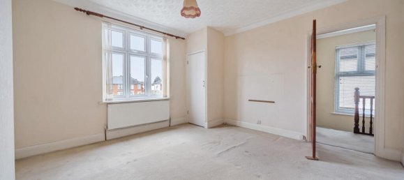 3 bedrooms House in London, United Kingdom No. 7661 8