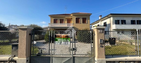 Villa de 4 divisões em Vittorio Veneto, Italy N.º 7303 2