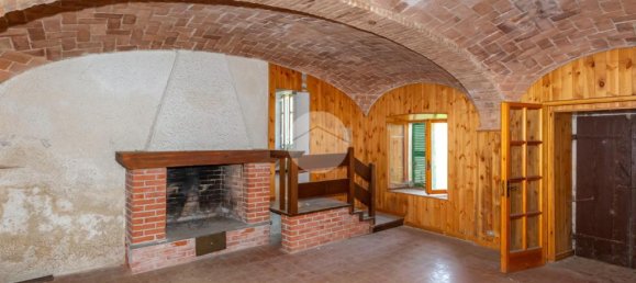 3 bedrooms House in Montemagno, Italy No. 263978 4