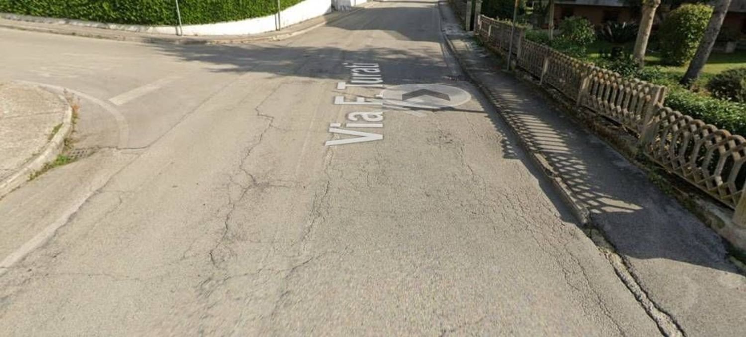 73m² Commercial property in Osimo, Italy No. 277133