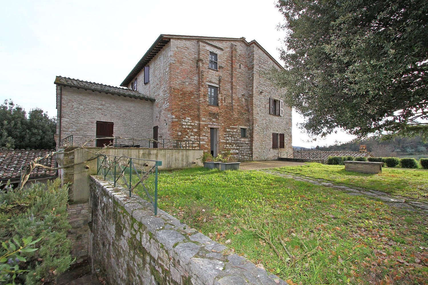 25 rooms House in Corciano, Italy No. 55857
