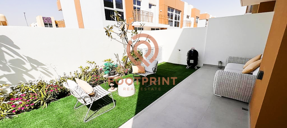3 bedrooms Townhouse in Dubai, UAE No. 24622 8