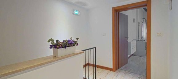 9 rooms Apartment in Venice, Italy No. 38117 17