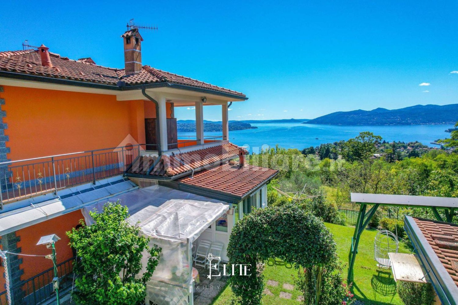 3 bedrooms Villa in Ghiffa, Italy No. 376223