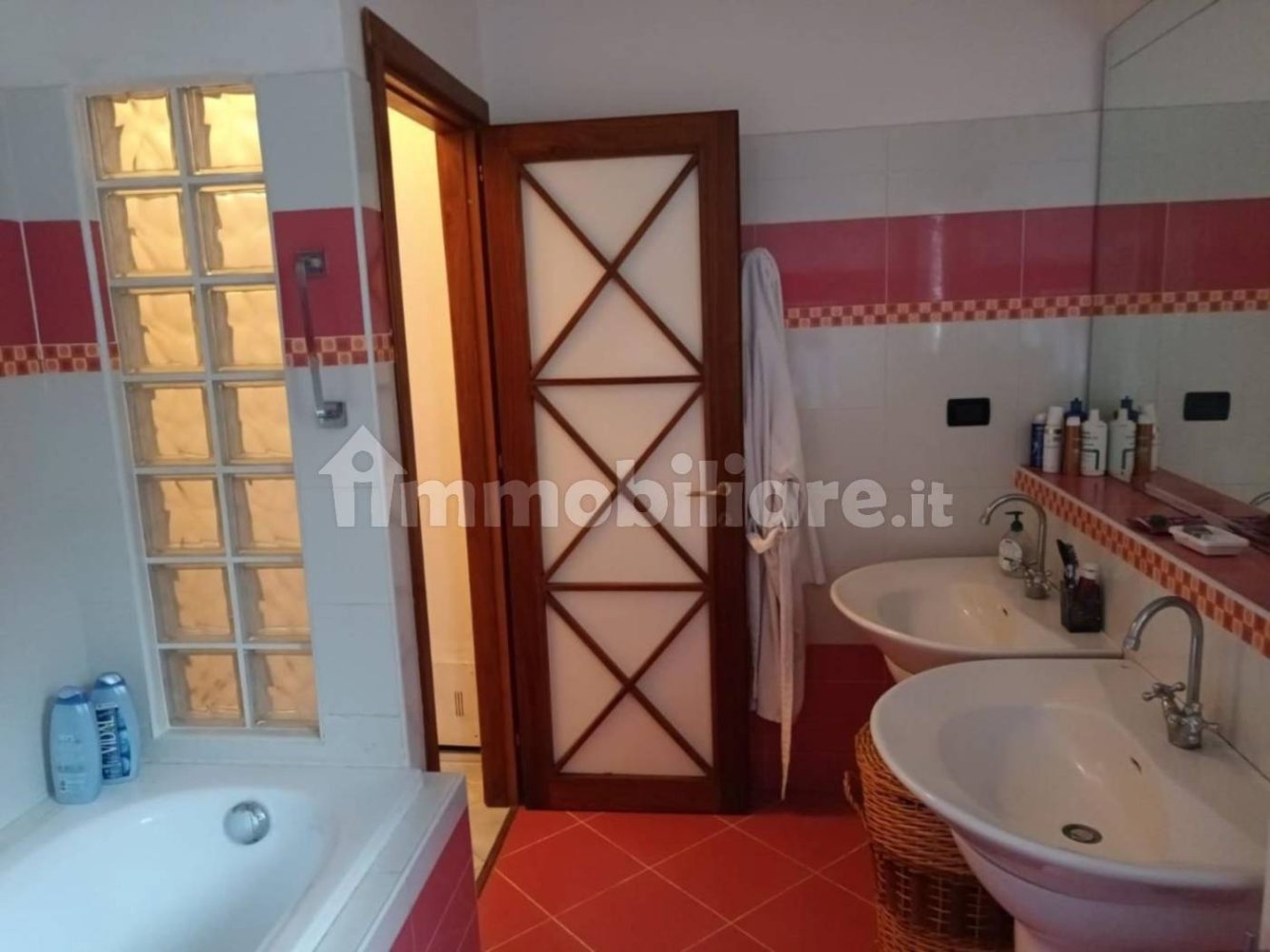 6 bedrooms Villa in Carrara, Italy No. 48090