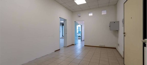 5 rooms Office in Biassono, Italy No. 310953 3