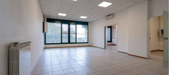5 rooms Office in Biassono, Italy No. 310953 2