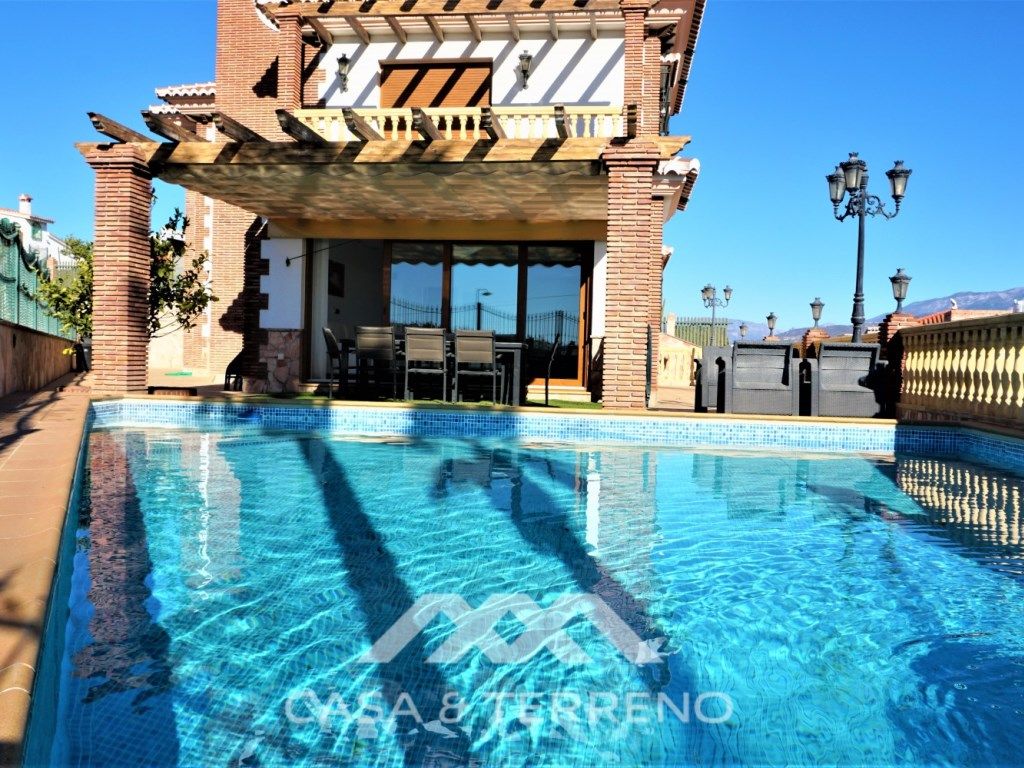 Casa de 3 dormitorios en Torre del Mar, Spain No. 54135