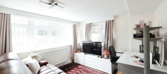 4 bedrooms House in Watford, United Kingdom No. 6807 8
