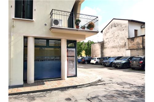 2 rooms Commercial property in Cornuda, Italy No. 298624