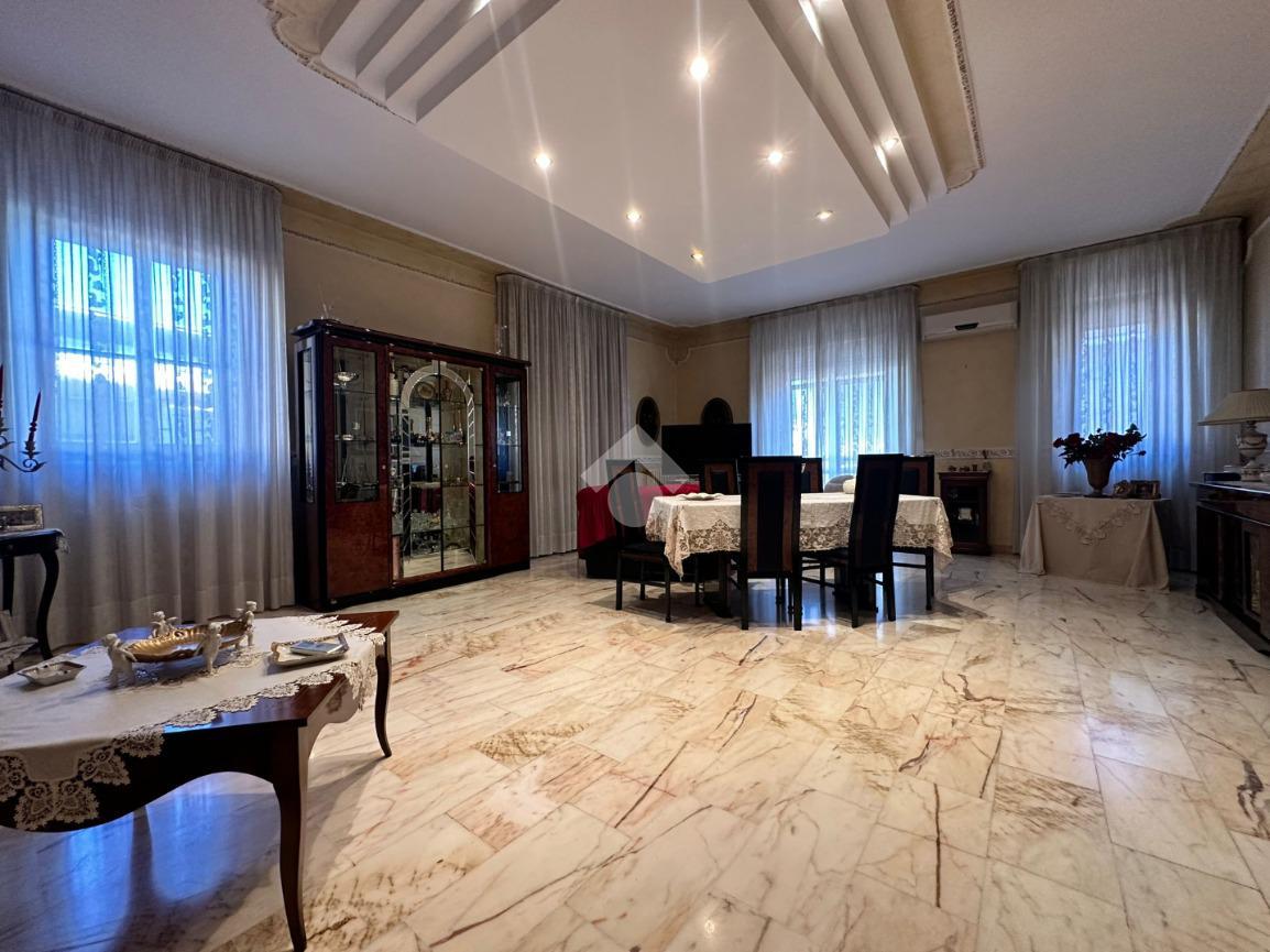 Квартира с 7 комнатами в Чериньола, Италия № 146097