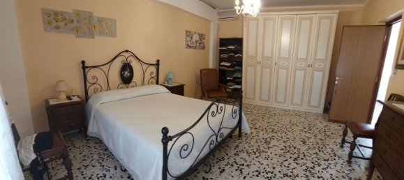 4 rooms Apartment in Nuoro, Italy No. 76116 8