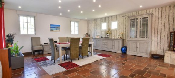 5 bedrooms House in Cast, France No. 208770 5