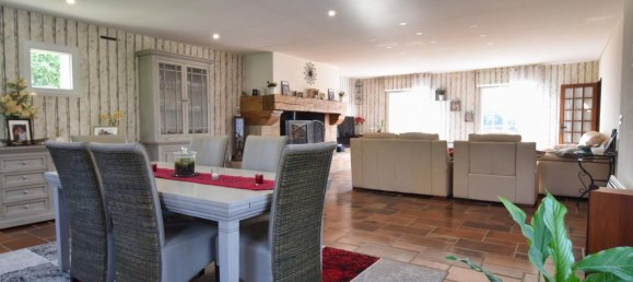 5 bedrooms House in Cast, France No. 208770 4