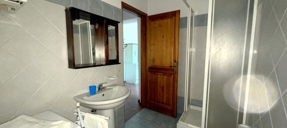 3 bedrooms Apartment in Barga, Italy No. 317198 5