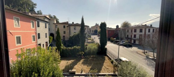 3 bedrooms Apartment in Barga, Italy No. 317198 4