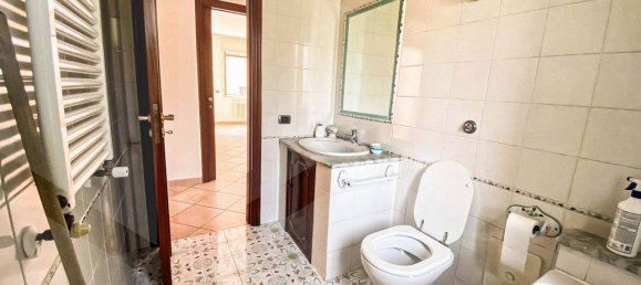 4غرفة شقة في Pozzuoli, Italy رقم 21045 36