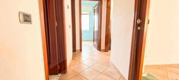 4غرفة شقة في Pozzuoli, Italy رقم 21045 12