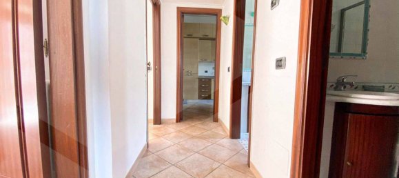 4غرفة شقة في Pozzuoli, Italy رقم 21045 37