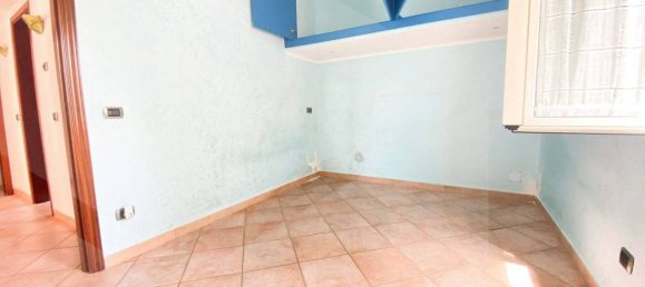 4غرفة شقة في Pozzuoli, Italy رقم 21045 40