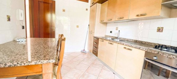 4غرفة شقة في Pozzuoli, Italy رقم 21045 30