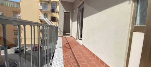 4غرفة شقة في Pozzuoli, Italy رقم 21045 44