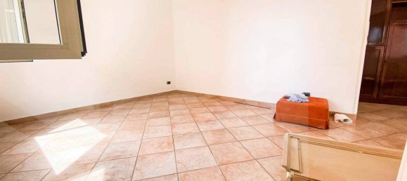 4غرفة شقة في Pozzuoli, Italy رقم 21045 26