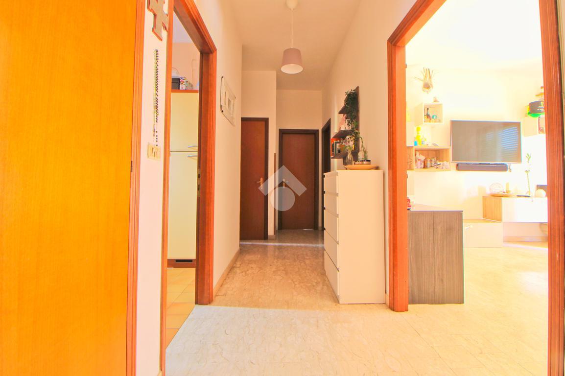 Квартира с 4 комнатами в Пескара, Италия № 105349