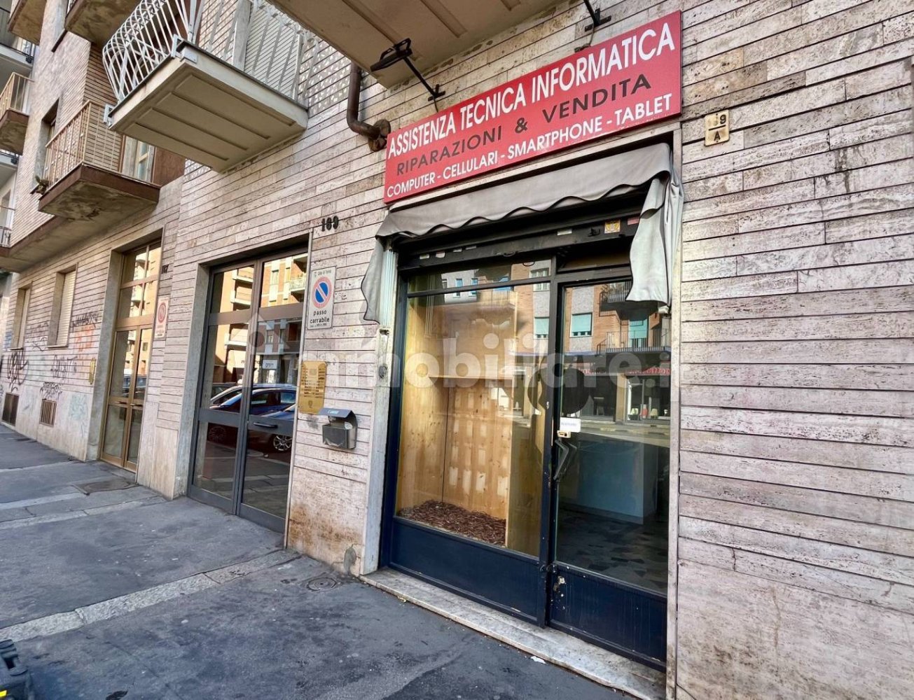 1 room Commercial property in Turin, Italy No. 121187