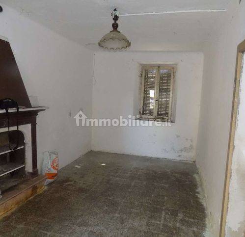 3 Schlafzimmer Haus in Vellezzo Bellini, Italy, Nr. 259945