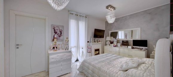 Квартира с 3 комнатами в Грульяско, Италия № 36050 12