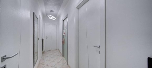 Квартира с 3 комнатами в Грульяско, Италия № 36050 21