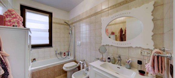 Квартира с 3 комнатами в Грульяско, Италия № 36050 20