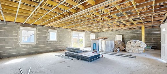 3 bedrooms House in Brehal, France No. 357343 4