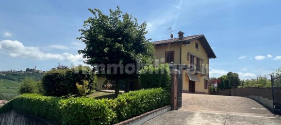 4 bedrooms Villa in Canelli, Italy No. 104422 9