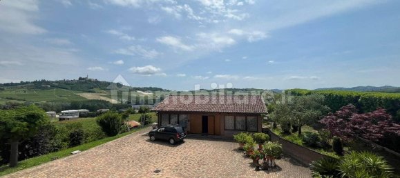 4 bedrooms Villa in Canelli, Italy No. 104422 10