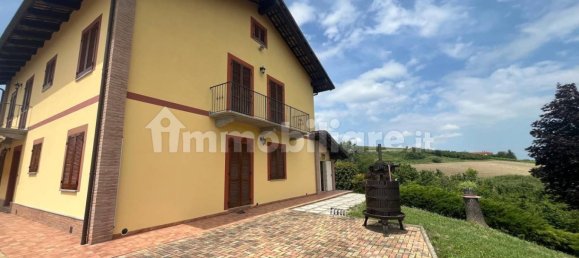 4 bedrooms Villa in Canelli, Italy No. 104422 4