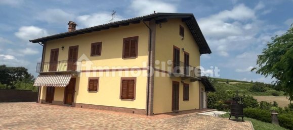 4 bedrooms Villa in Canelli, Italy No. 104422 7