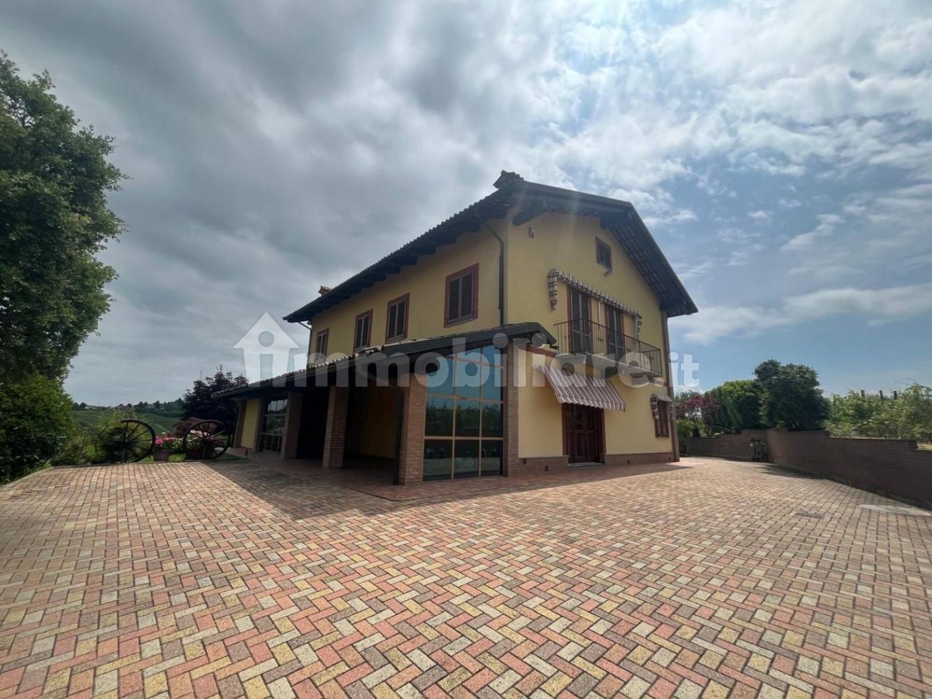 4 bedrooms Villa in Canelli, Italy No. 104422