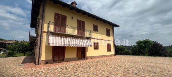 4 bedrooms Villa in Canelli, Italy No. 104422 2