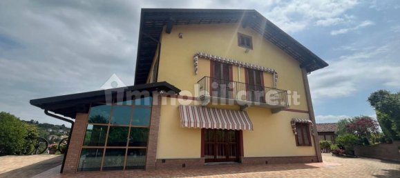 4 bedrooms Villa in Canelli, Italy No. 104422 3