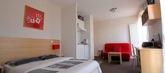 Studio in Troyes, France No. 91438 8