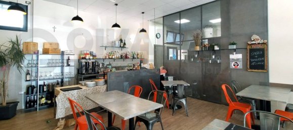 2 rooms Commercial property in Cagliari, Italy No. 292459 2