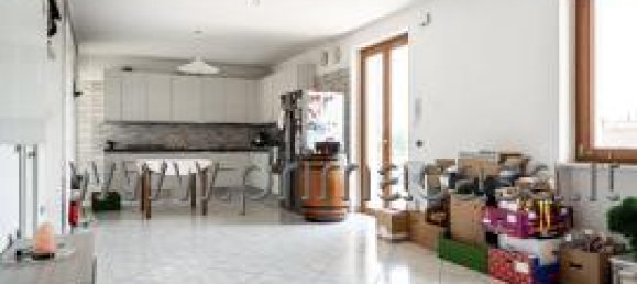 9 rooms Building in Lavagno, Italy No. 24445 12