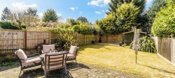 3 bedrooms House in Epsom, United Kingdom No. 9676 28