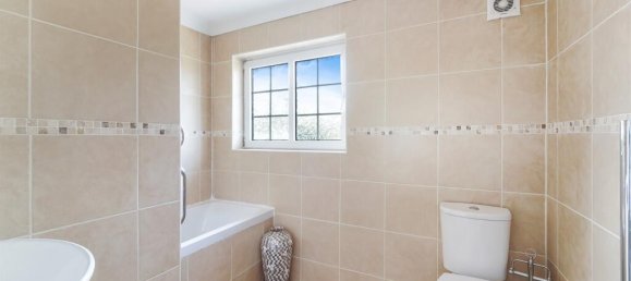 3 bedrooms House in Epsom, United Kingdom No. 9676 22