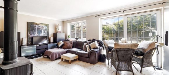 3 bedrooms House in Epsom, United Kingdom No. 9676 24