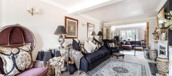 3 bedrooms House in Epsom, United Kingdom No. 9676 2