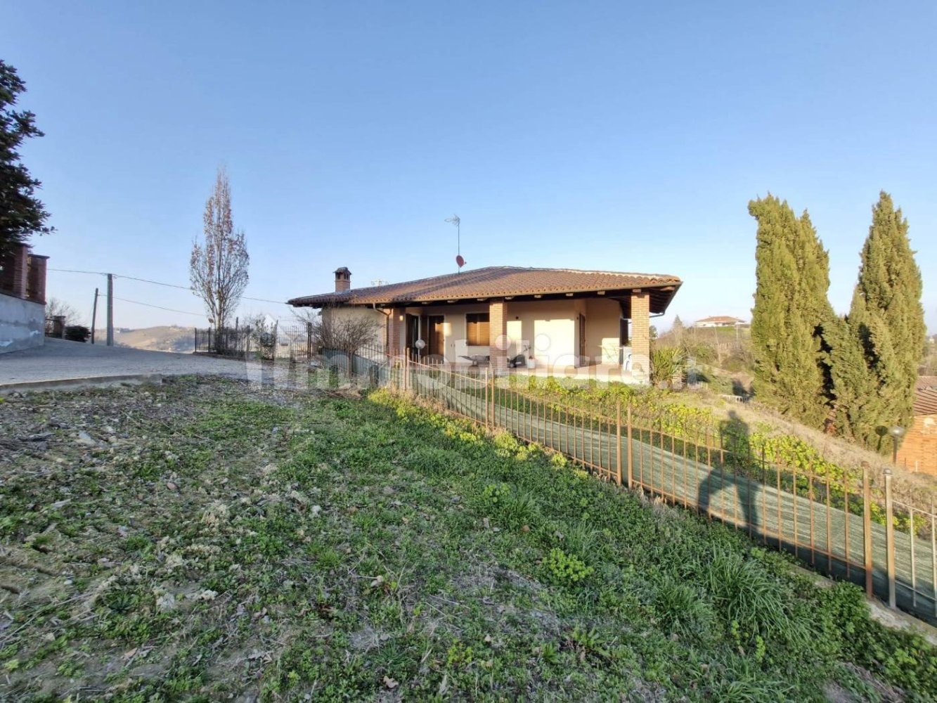 2 Schlafzimmer Villa in Canale, Italy, Nr. 77280