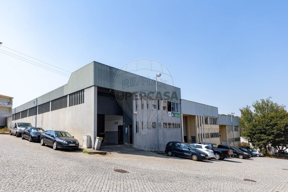 450m² Warehouse in Maia, Portugal No. 269197